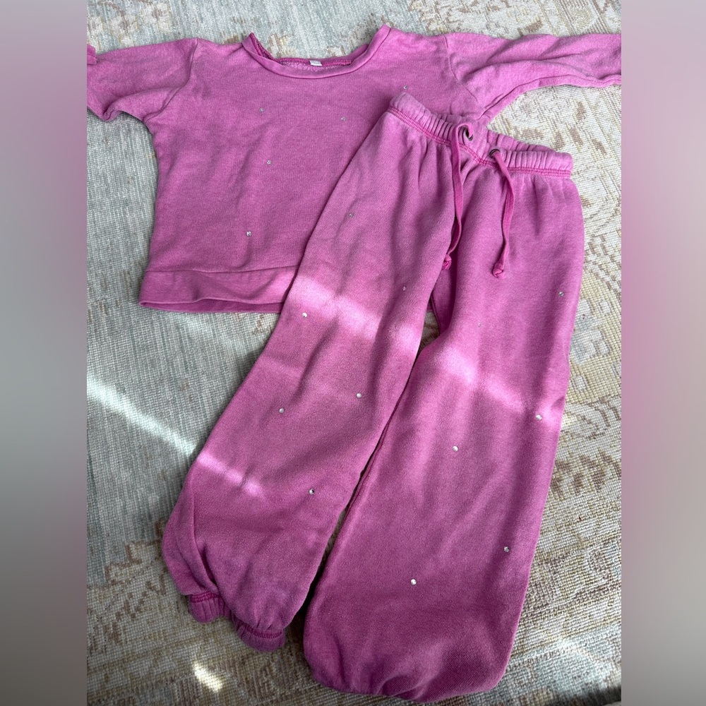Sweat outfit with rhinestone
